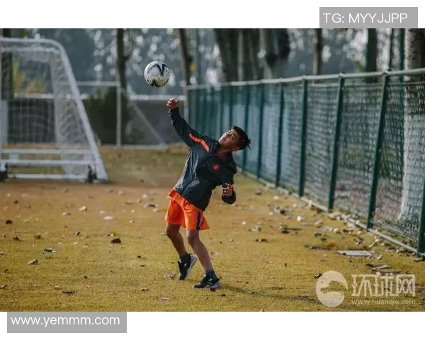 足球球星日复一日坚持训练铸就辉煌成就启示奋斗精神